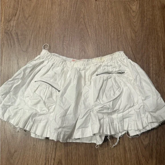 Urban Outfitters White 
cargo pleated mini skirt size S - Picture 2 of 4